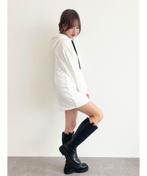 Honey Salon（ハニーサロン）の「fallin刺繍ミニ裏毛フーディワンピース（ワンピース・レディース・ホワイト/ブラック/ブルー・FREE）」の12枚目の写真