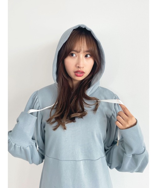 Honey Salon（ハニーサロン）の「fallin刺繍ミニ裏毛フーディワンピース（ワンピース・レディース・ホワイト/ブラック/ブルー・FREE）」の20枚目の写真