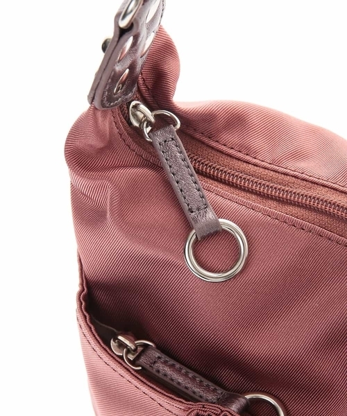 MK MICHEL KLEIN(エムケーミッシェルクラン)の「【撥水】バックルデザインショルダーバッグ(ショルダーバッグ・レディース・ピンク/チャコールグレー/ライトグレー・00)」の10枚目の写真