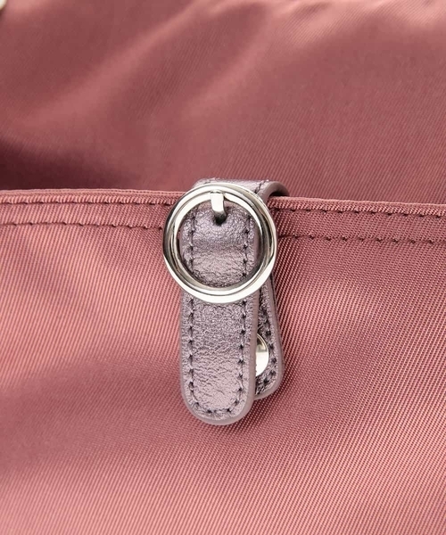 MK MICHEL KLEIN(エムケーミッシェルクラン)の「【撥水】バックルデザインショルダーバッグ(ショルダーバッグ・レディース・ピンク/チャコールグレー/ライトグレー・00)」の11枚目の写真