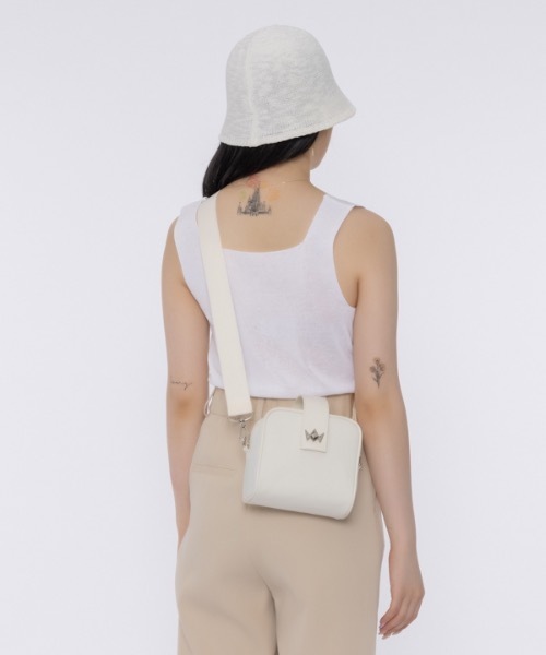 ATEMSTUDIO(アトムステュディオ)の「【ATEMSTUDIO 】キャシーキューブバッグ(ショルダーバッグ・レディース・ホワイト/ブラック/レオパード・FREE)」の2枚目の写真