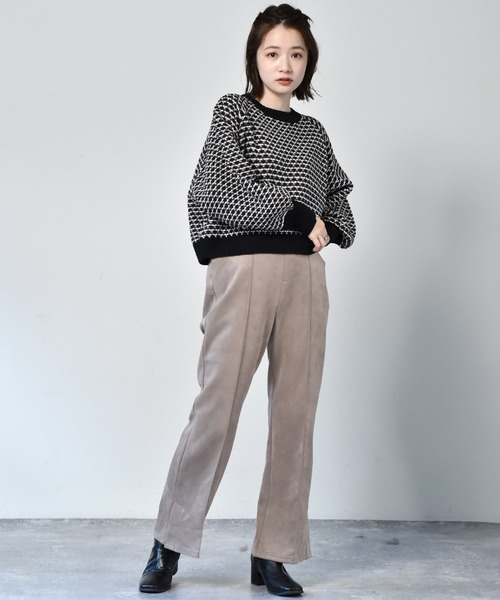 RETRO GIRL(レトロガール)の「スエードセミフレアパンツ(スラックス・レディース・ブラック/ブラウン/レッド/グリーン/アイボリー・FREE)」の6枚目の写真