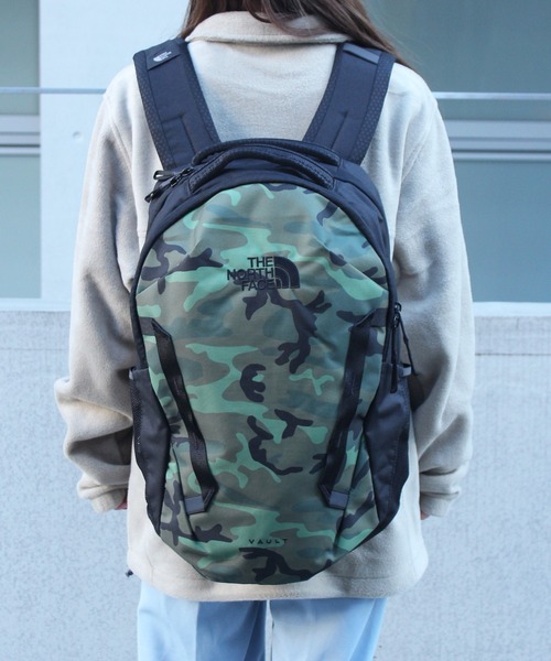 THE NORTH FACE（ザノースフェイス）の「【THE NORTH FACE】ノースフェイス Vault ヴォルト バックパック NF0A3VY2（バックパック/リュック・メンズ・オレンジ/ブルー/ネイビー/グリーン/カモフラージュ/イエロー/グレー/チャコールグレー/ブラック/サンドベージュ/ターコイズブルー/フレッシュイエロー/ブラック系その他/グリーン系カモフラージュ/ダークブルー・FREE）」の15枚目の写真