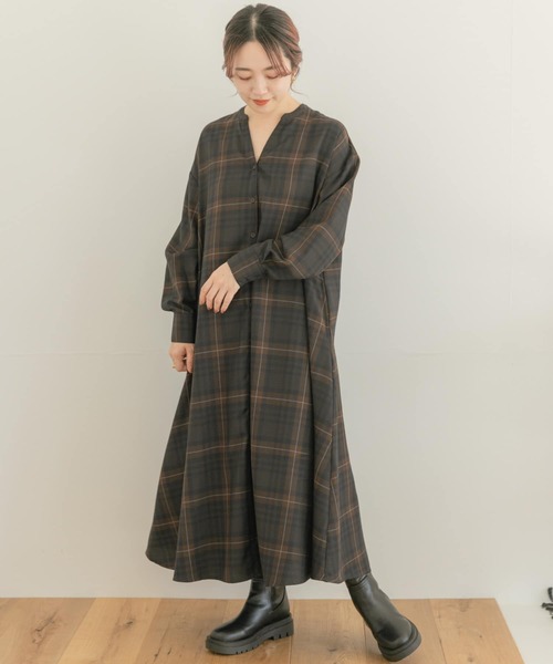 ITEMS URBANRESEARCH(アイテムズ アーバンリサーチ)の「チェックシャツワンピース(シャツワンピース・レディース・ブラウン/チャコールグレー・FREE)」の7枚目の写真