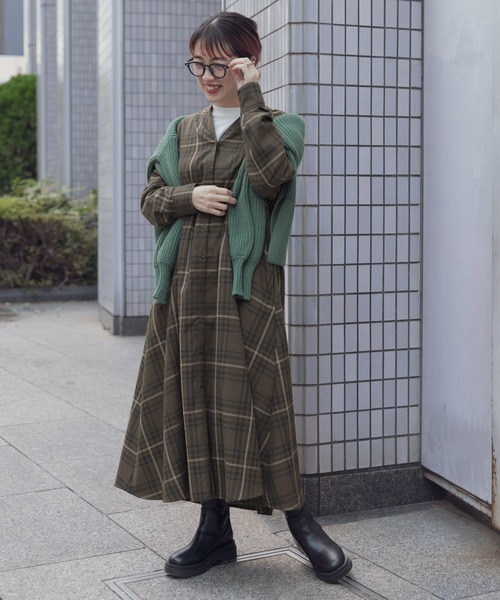 ITEMS URBANRESEARCH(アイテムズ アーバンリサーチ)の「チェックシャツワンピース(シャツワンピース・レディース・ブラウン/チャコールグレー・FREE)」の8枚目の写真