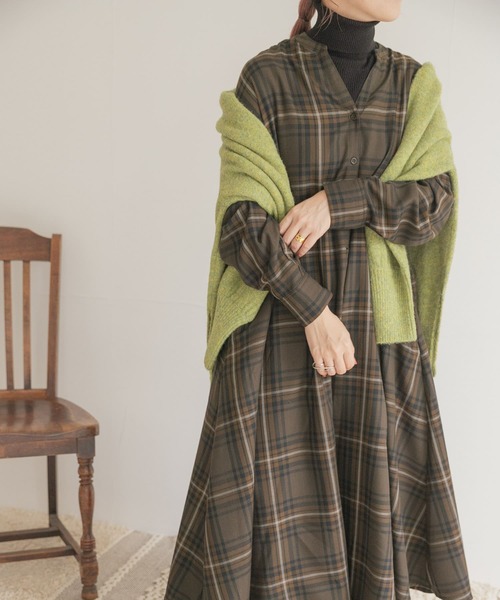 ITEMS URBANRESEARCH(アイテムズ アーバンリサーチ)の「チェックシャツワンピース(シャツワンピース・レディース・ブラウン/チャコールグレー・FREE)」の12枚目の写真