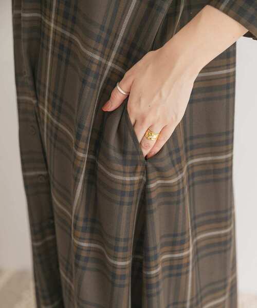 ITEMS URBANRESEARCH(アイテムズ アーバンリサーチ)の「チェックシャツワンピース(シャツワンピース・レディース・ブラウン/チャコールグレー・FREE)」の16枚目の写真