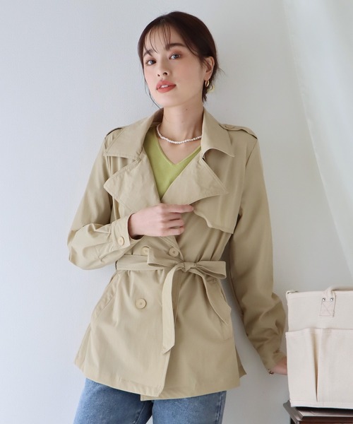 BLUEEAST（ブルーイースト）の「ショート丈トレンチコート ライトアウター（トレンチコート・レディース・ブラック/ベージュ/アイボリー・MEDIUM）」の5枚目の写真