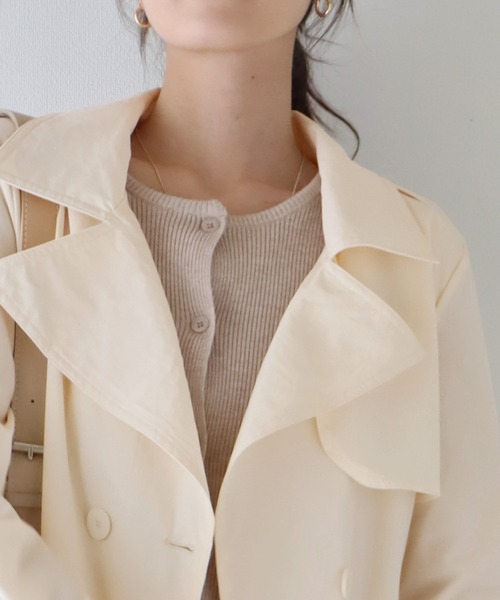 BLUEEAST（ブルーイースト）の「ショート丈トレンチコート ライトアウター（トレンチコート・レディース・ブラック/ベージュ/アイボリー・MEDIUM）」の9枚目の写真