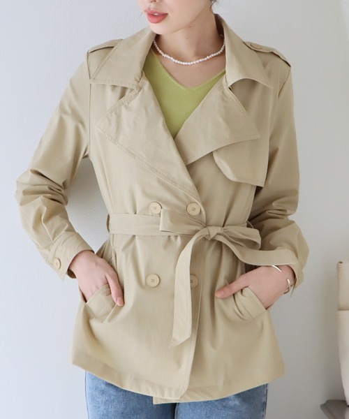 BLUEEAST（ブルーイースト）の「ショート丈トレンチコート ライトアウター（トレンチコート・レディース・ブラック/ベージュ/アイボリー・MEDIUM）」の21枚目の写真