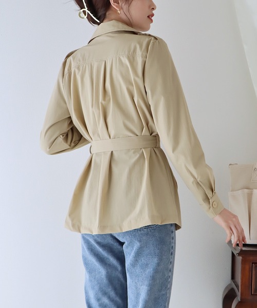 BLUEEAST（ブルーイースト）の「ショート丈トレンチコート ライトアウター（トレンチコート・レディース・ブラック/ベージュ/アイボリー・MEDIUM）」の22枚目の写真