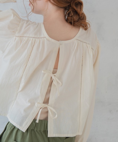 Crisp(クリスプ)の「ギャザーショートブラウス(シャツ/ブラウス・レディース・ホワイト/ブラック・FREE)」の8枚目の写真