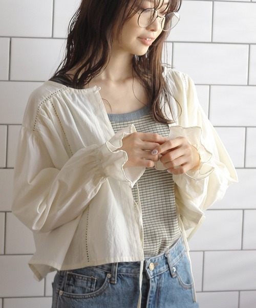 Crisp(クリスプ)の「ギャザーショートブラウス(シャツ/ブラウス・レディース・ホワイト/ブラック・FREE)」の10枚目の写真