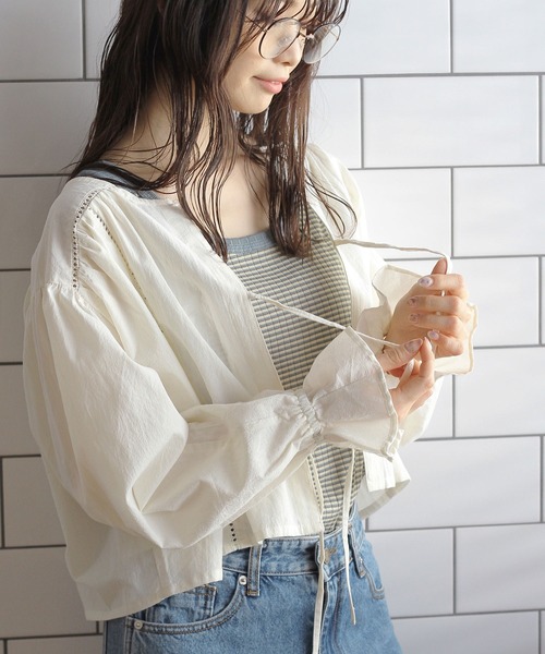 Crisp(クリスプ)の「ギャザーショートブラウス(シャツ/ブラウス・レディース・ホワイト/ブラック・FREE)」の11枚目の写真