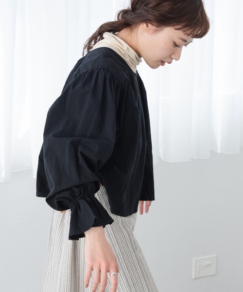 Crisp(クリスプ)の「ギャザーショートブラウス(シャツ/ブラウス・レディース・ホワイト/ブラック・FREE)」の17枚目の写真