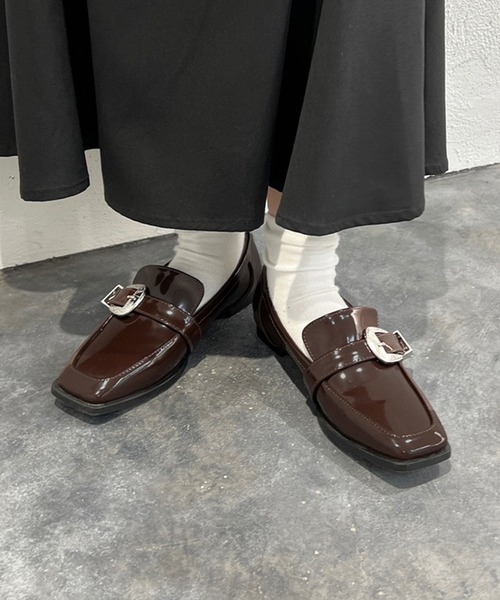 apres jour mignon（アプレジュールミニョン）の「デザインバックルローファー【ZOZOTOWN限定アイテム】（ローファー・レディース・ブラック/ダークブラウン・MEDIUM/LARGE/X-LARGE/SMALL）」の2枚目の写真