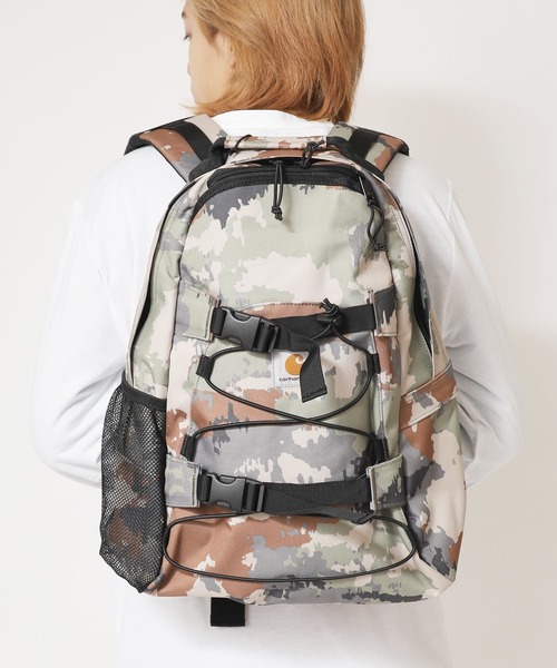 Carhartt WIP（カーハートダブリューアイピー）の「Carhartt WIP/カーハートダブリューアイピー Kickflip Backpack リュック A4 スケーター（バックパック/リュック・メンズ・ブラック/ライトブラウン/グリーン/ダークネイビー/ワインレッド/カモフラージュ/グリーン系その他/パープル/ベージュ系その他/ブラウン/ダークグリーン/ベージュ系その他2/ダークブラウン/ブルー・ONE SIZE）」の6枚目の写真