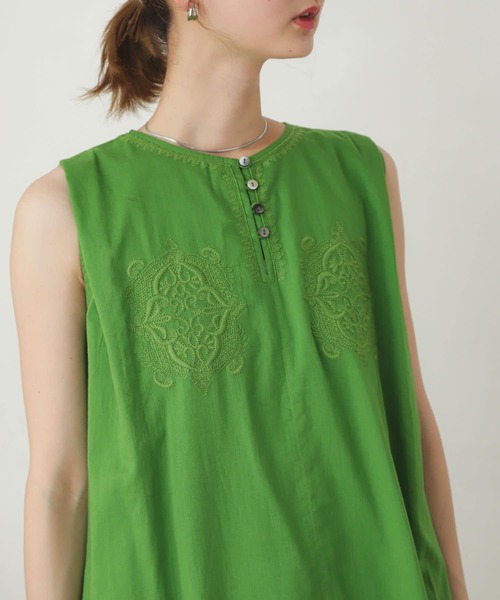 SENSE OF PLACE by URBAN RESEARCH（センスオブプレイスバイアーバンリサーチ）の「インドシシュウノースリーブワンピース（ワンピース・レディース・オフホワイト/グリーン/ブラック・ONE）」の7枚目の写真