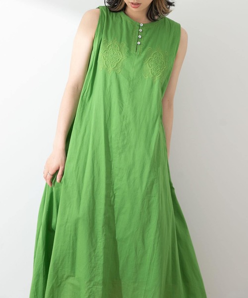 SENSE OF PLACE by URBAN RESEARCH（センスオブプレイスバイアーバンリサーチ）の「インドシシュウノースリーブワンピース（ワンピース・レディース・オフホワイト/グリーン/ブラック・ONE）」の16枚目の写真