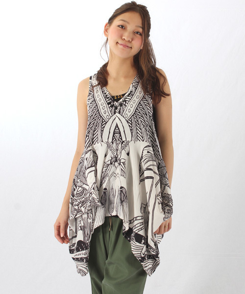 チャイハネ（チャイハネ）の「【チャイハネ】線描き風エスニックプリントトップス（シャツ/ブラウス・レディース・オフホワイト/ブラック/カーキ/ターコイズブルー・FREE）」の2枚目の写真
