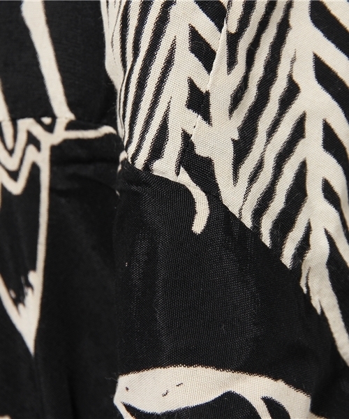 チャイハネ（チャイハネ）の「【チャイハネ】線描き風エスニックプリントトップス（シャツ/ブラウス・レディース・オフホワイト/ブラック/カーキ/ターコイズブルー・FREE）」の16枚目の写真