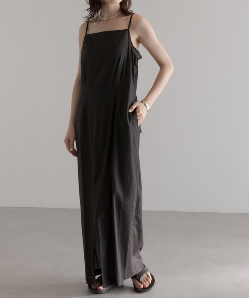 COLLAGE GALLARDAGALANTE（コラージュガリャルダガランテ）の「縦ラインが際立つ/Iラインキャミワンピース（ワンピース・レディース・ブラック/カーキ・FREE）」の2枚目の写真