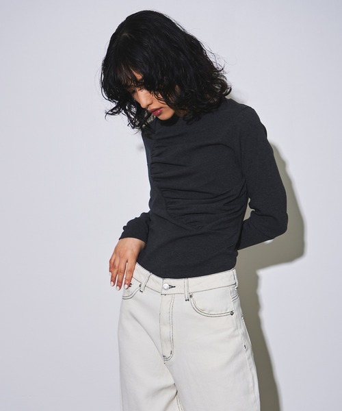 4youstory(フォーユーストーリー)の「【4youstory】シャーリングロングTシャツ(Tシャツ/カットソー・レディース・ネイビー/グレー/イエロー・FREE)」の2枚目の写真