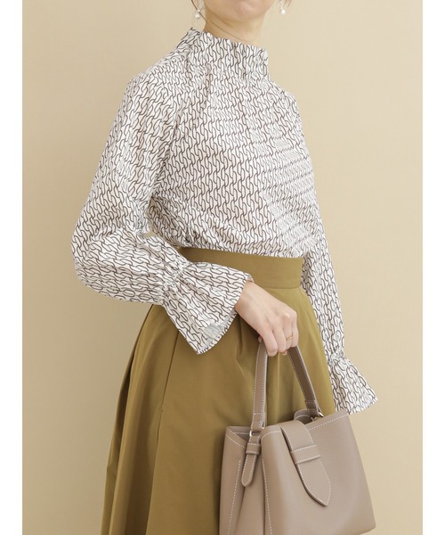 Te chichi（テチチ）の「レオパード/幾何学柄タック衿ブラウス（シャツ/ブラウス・レディース・ベージュ/ネイビー/グレー/オフホワイト・ﾌﾘ-）」の3枚目の写真