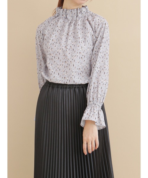 Te chichi（テチチ）の「レオパード/幾何学柄タック衿ブラウス（シャツ/ブラウス・レディース・ベージュ/ネイビー/グレー/オフホワイト・ﾌﾘ-）」の2枚目の写真