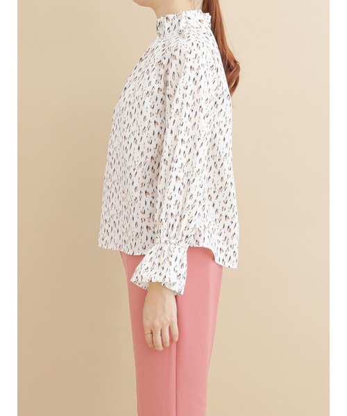 Te chichi（テチチ）の「レオパード/幾何学柄タック衿ブラウス（シャツ/ブラウス・レディース・ベージュ/ネイビー/グレー/オフホワイト・ﾌﾘ-）」の9枚目の写真