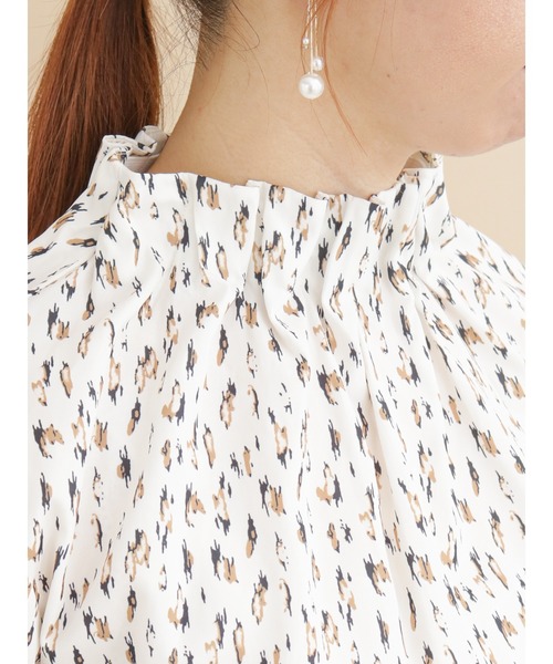 Te chichi（テチチ）の「レオパード/幾何学柄タック衿ブラウス（シャツ/ブラウス・レディース・ベージュ/ネイビー/グレー/オフホワイト・ﾌﾘ-）」の14枚目の写真