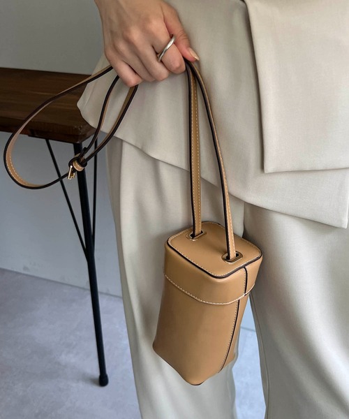 CAPRICIEUX LE'MAGE（カプリシューレマージュ）の「スクエアショルダーバッグ（ショルダーバッグ・レディース・ブラック/パープル/キャメル・FREE）」の13枚目の写真