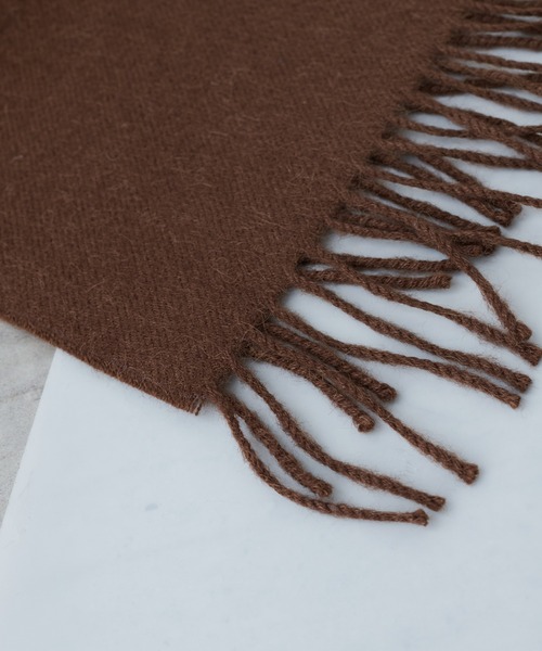 Lui's（ルイス）の「【THE INOUE BROTHERS/イノウエブラザーズ】Brushed Scarf / アルパカマフラー（マフラー・メンズ・チャコールグレー/ライトグレー/ブラック/ネイビー/ブラウン/グレー/カーキ/オレンジ/グリーン/キャメル/バーガンディー/キナリ・FREE）」の17枚目の写真