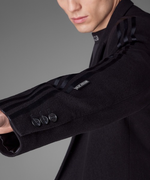 adidas（アディダス）の「BLUE VERSION チリ 62 ウールコート