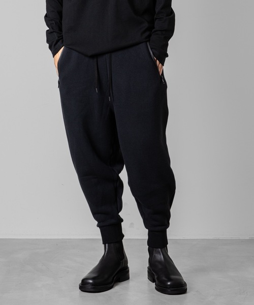 ato（アトウ）の「TAPERED SWEAT PANTS B（スウェットパンツ・メンズ・ブラック/ライトグリーン/ライトイエロー・44/46/48）」の2枚目の写真