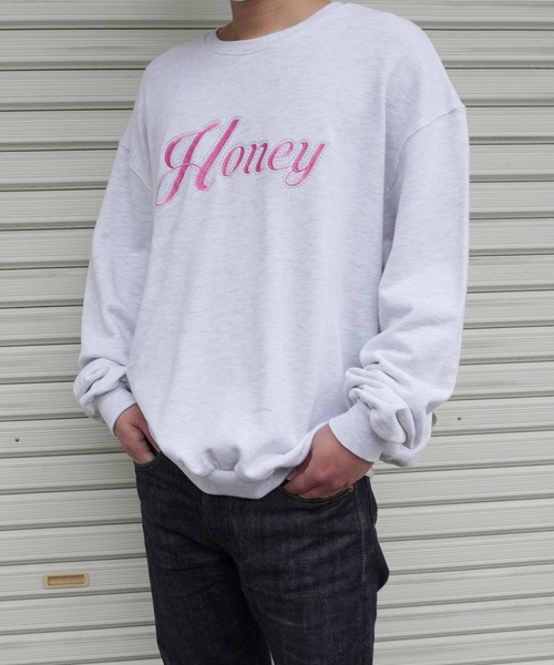 ARCHIVER（アーカイバ）の「【Bz】Honey刺繍裏毛ユニセックスBIGプルオーバー(RZ)（スウェット・レディース・ブラウン/ピンク/ブラック/グレー/オフホワイト・FREE）」の3枚目の写真