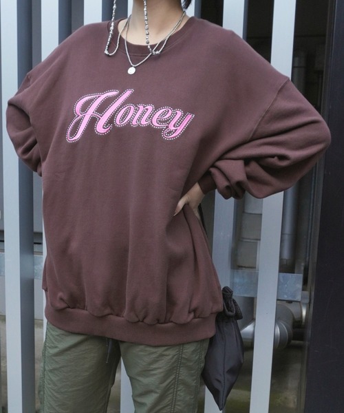 ARCHIVER（アーカイバ）の「【Bz】Honey刺繍裏毛ユニセックスBIGプルオーバー(RZ)（スウェット・レディース・ブラウン/ピンク/ブラック/グレー/オフホワイト・FREE）」の10枚目の写真