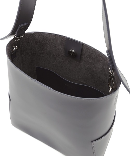 SALON adam et rope'（サロン アダム エ ロペ）の「[ご好評につき新色追加]ダブルポケットワンハンドルバッグ（トートバッグ・レディース・ブラック/グレー/オフホワイト/ダークブラウン/シルバー系その他・FREE）」の10枚目の写真