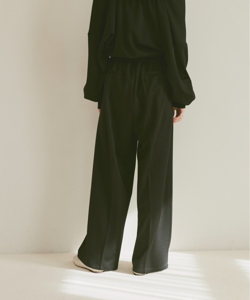 moi tytto（モイテュット）の「タックパンツ/低身長さん向けSサイズあり（その他パンツ・レディース・ベージュ/ナチュラル/ブラック・SMALL/MEDIUM）」の16枚目の写真