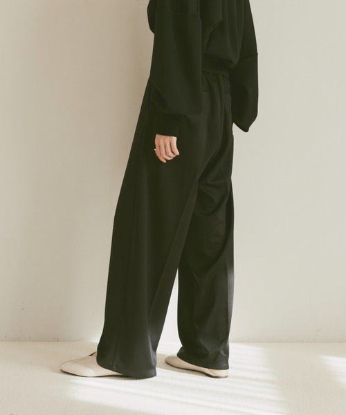 moi tytto（モイテュット）の「タックパンツ/低身長さん向けSサイズあり（その他パンツ・レディース・ベージュ/ナチュラル/ブラック・SMALL/MEDIUM）」の17枚目の写真