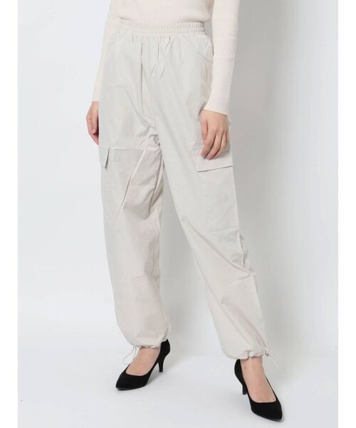 MURUA（ムルーア）の「ベネシャンカーゴパンツ（カーゴパンツ・レディース・アイボリー/ブラック/カーキ/ピンク/ベージュ/オレンジ・FREE）」の2枚目の写真