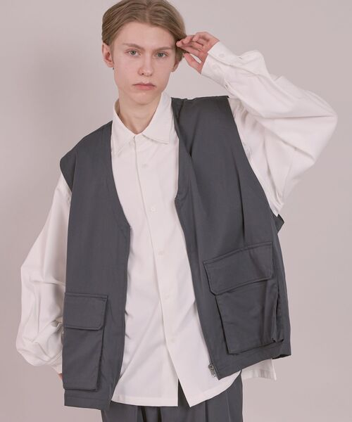 FFEIN(フェイン)の「【FFEIN(フェイン)】TR CARGO VEST / TR カーゴポケット ZIP ベスト(ベスト・メンズ・ライトグレー/チャコール/ブラック・MEDIUM/LARGE)」の19枚目の写真