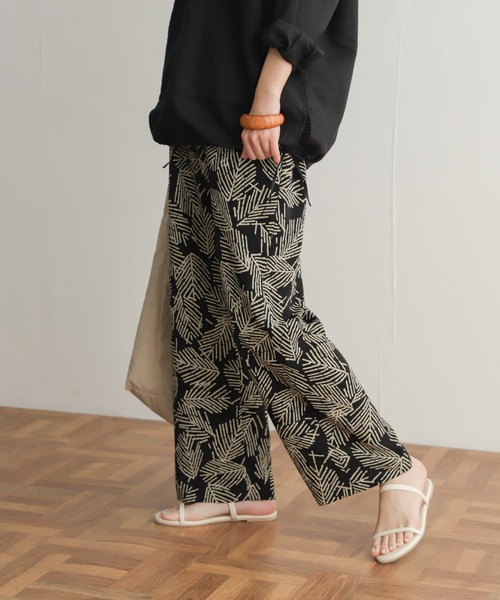 URBAN RESEARCH DOORS（アーバンリサーチドアーズ）の「リーフジオメプリントパンツ（その他パンツ・レディース・グリーン/ブラック・MEDIUM）」の16枚目の写真