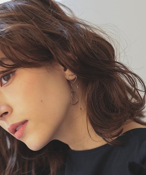 at.（アット）の「【at.】トリプルハートピアス（ピアス（両耳用）・レディース・シルバー/ゴールド・FREE）」の2枚目の写真