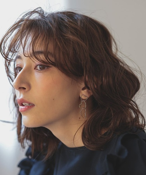 at.（アット）の「【at.】トリプルハートピアス（ピアス（両耳用）・レディース・シルバー/ゴールド・FREE）」の3枚目の写真