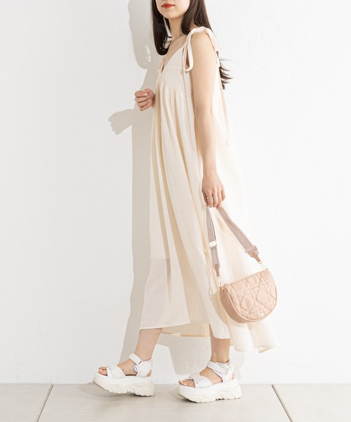 Chico（チコ）の「ロゴベルト付ラウンドキルティングバッグ（ショルダーバッグ・レディース・アイボリー/ピンク/ブラック/ブラウン・FREE）」の21枚目の写真