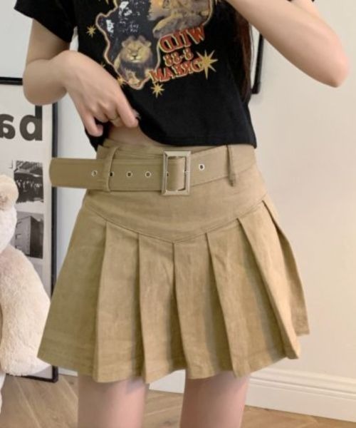 SONA（ソナ）の「SONA レトロライクベルトAラインプリーツミニスカート（スカート・レディース・ホワイト/ブラック/ベージュ/ブルーグリーン・SMALL/MEDIUM）」の3枚目の写真
