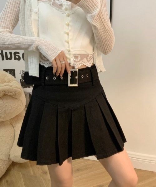 SONA（ソナ）の「SONA レトロライクベルトAラインプリーツミニスカート（スカート・レディース・ホワイト/ブラック/ベージュ/ブルーグリーン・SMALL/MEDIUM）」の10枚目の写真