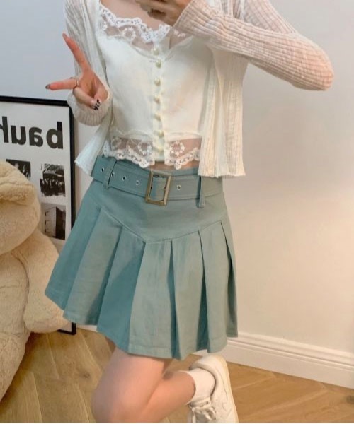 SONA（ソナ）の「SONA レトロライクベルトAラインプリーツミニスカート（スカート・レディース・ホワイト/ブラック/ベージュ/ブルーグリーン・SMALL/MEDIUM）」の16枚目の写真