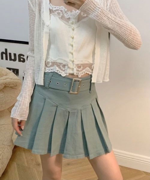 SONA（ソナ）の「SONA レトロライクベルトAラインプリーツミニスカート（スカート・レディース・ホワイト/ブラック/ベージュ/ブルーグリーン・SMALL/MEDIUM）」の17枚目の写真